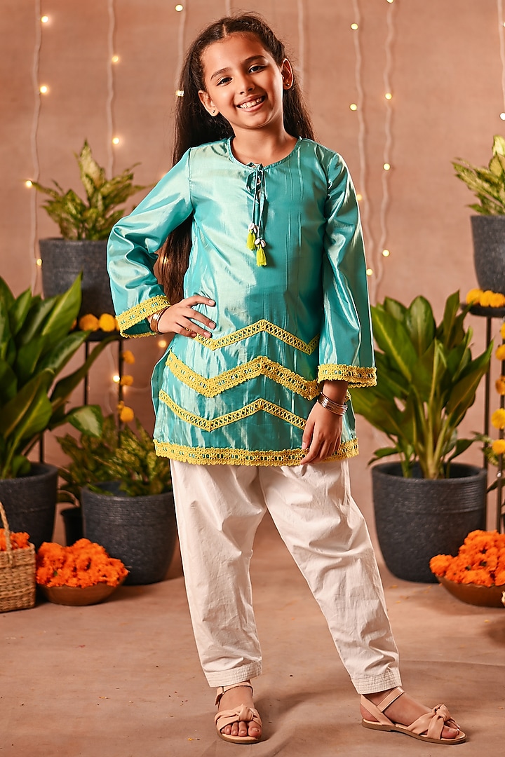 Blue Silk & Cotton Poplin Kurta Set For Girls by MINI TRAILS at Pernia's Pop Up Shop