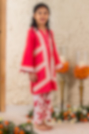 Pink Glace Cotton Kurta Set For Girls by MINI TRAILS at Pernia's Pop Up Shop