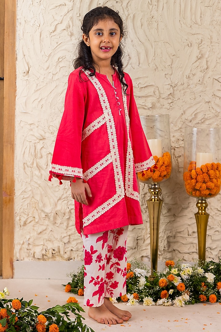 Pink Glace Cotton Kurta Set For Girls by MINI TRAILS at Pernia's Pop Up Shop