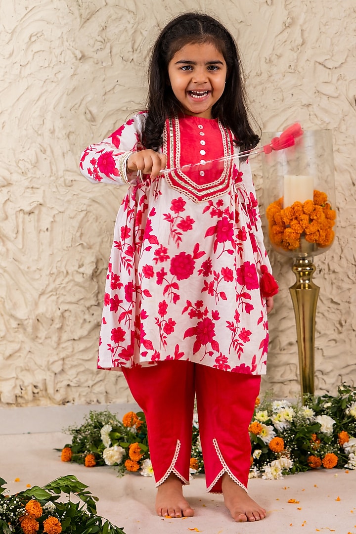 Red Glace Cotton Printed Kurta Set For Girls by MINI TRAILS at Pernia's Pop Up Shop