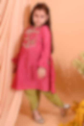 Pink Cotton Silk & Cotton Voile Printed Kurta Set For Girls by MINI TRAILS