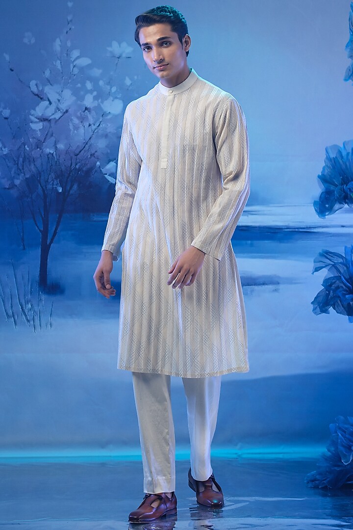 Ivory Chanderi & Linen Embroidered Kurta Set by Mandira Wirk Men at Pernia's Pop Up Shop
