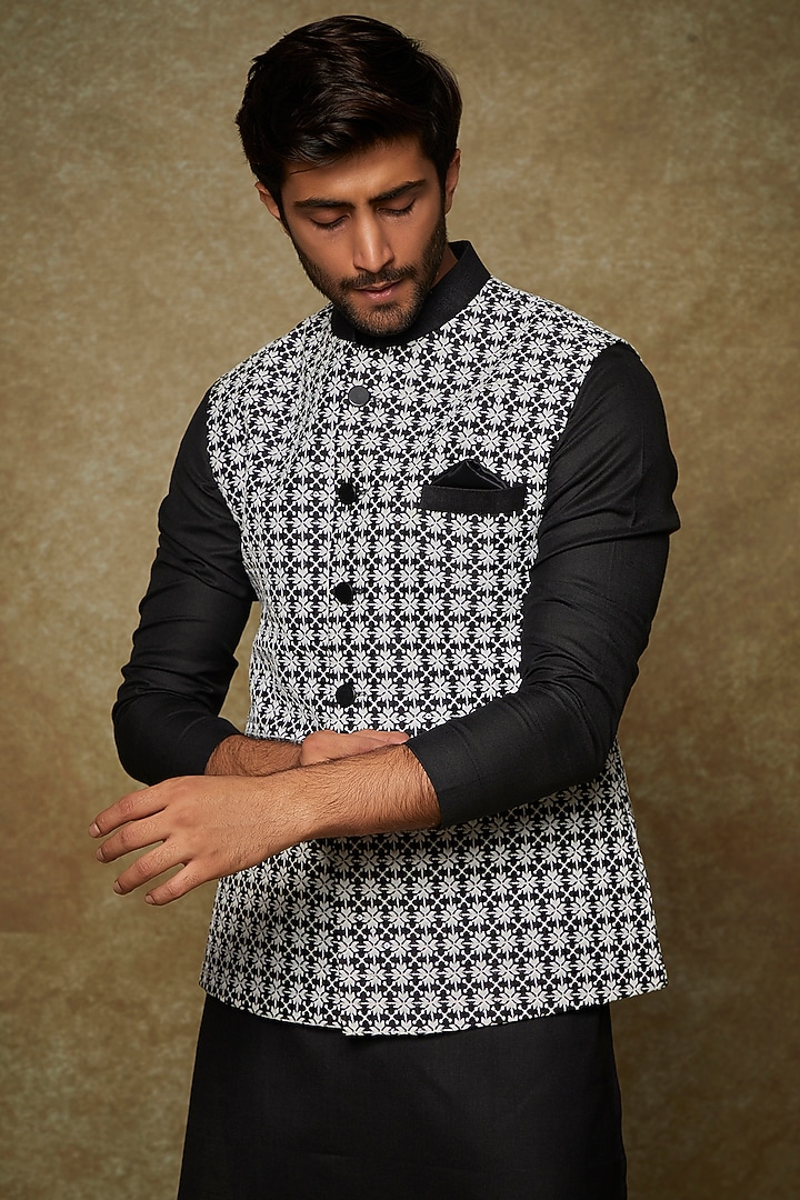 Black & White Art Silk Sequins Embroidered Bundi Jacket Set by Manish Nagdeo Men at Pernia's Pop Up Shop