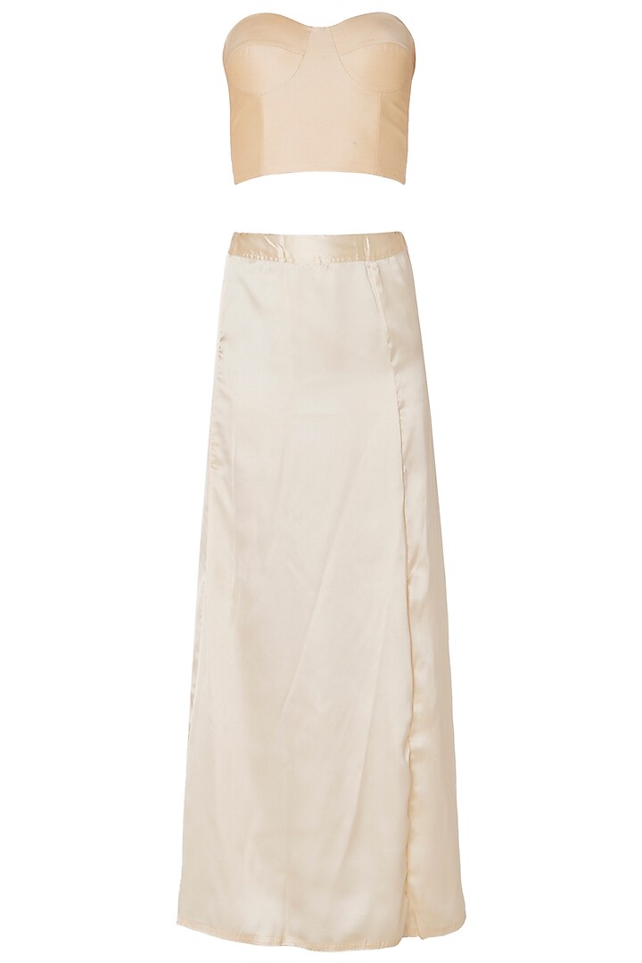 Salmon pink embossed gown available only at Pernia's Pop Up Shop.