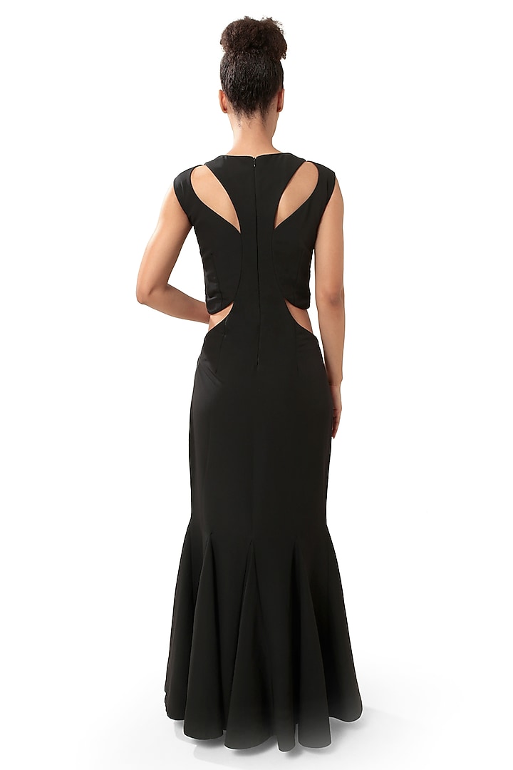 Black Crepe & Double Georgette Metallic Thread Embellished Mermaid Party Wear Gown by Modo Caldo at Pernia's Pop Up Shop