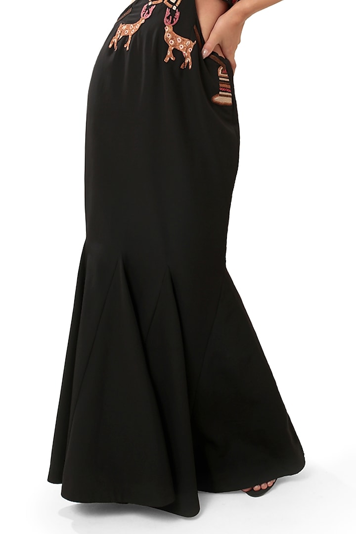 Black Crepe & Double Georgette Metallic Thread Embellished Mermaid Party Wear Gown by Modo Caldo at Pernia's Pop Up Shop