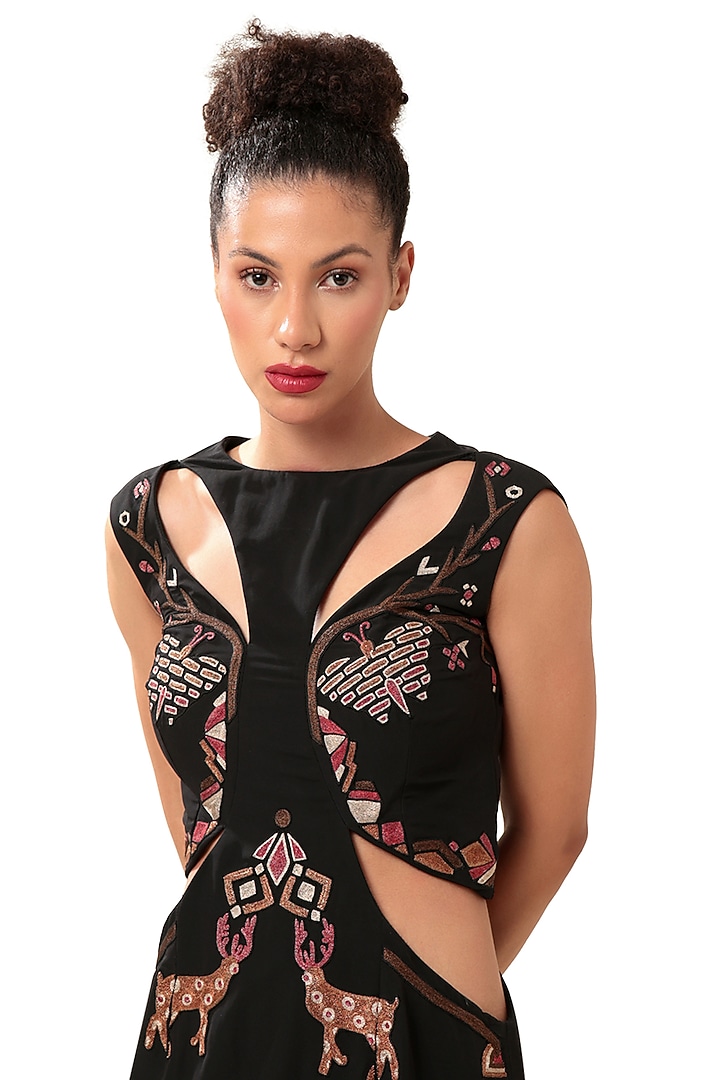 Black Crepe & Double Georgette Metallic Thread Embellished Mermaid Party Wear Gown by Modo Caldo at Pernia's Pop Up Shop