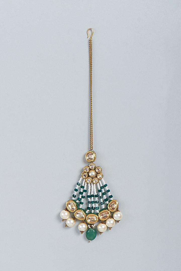 Gold Finish Serpentine Stone Maang Tikka by Mine Of Design at Pernia's Pop Up Shop