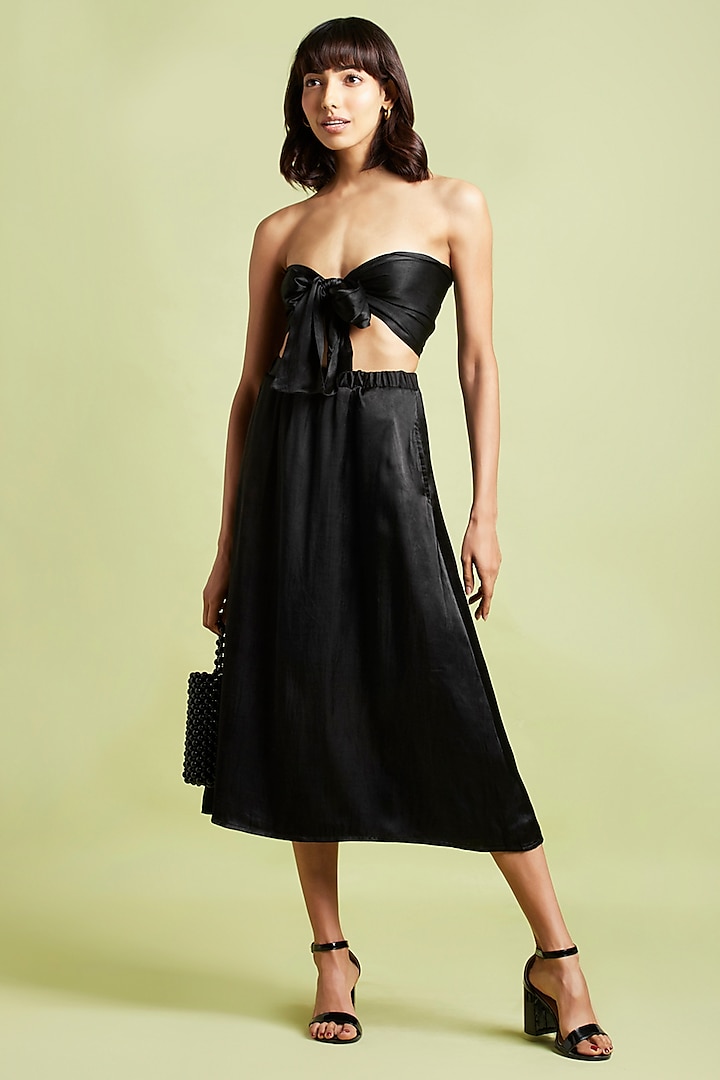 Black Gajji Silk Skirt Set by Moihno