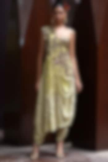 Cocoon & Yellow Zari Tissue One-Shoulder Draped Cape Set by MOLEDRO at Pernia's Pop Up Shop