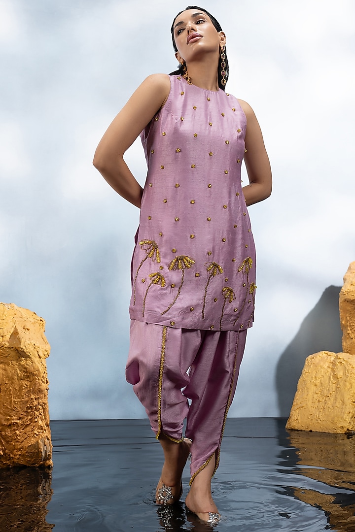 Lilac Dupion Silk Motif Embroidered Kurta Set by Mona & Vishu at Pernia's Pop Up Shop