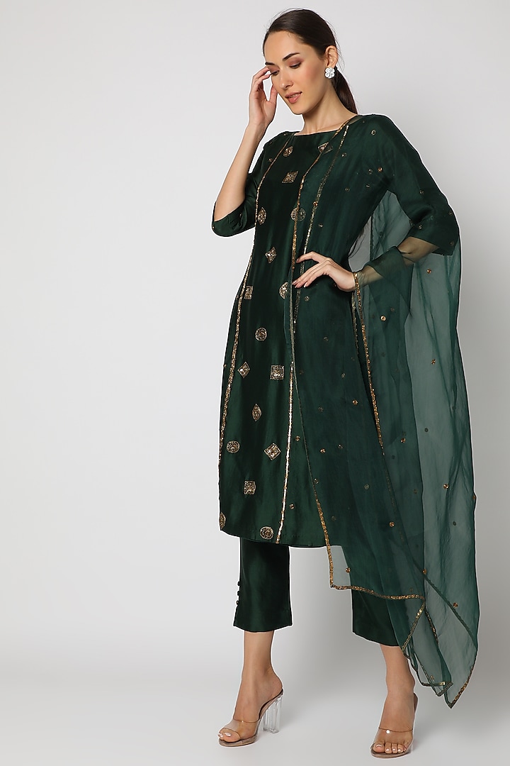 Bottle Green Embroidered Kurta Set by Mona & Vishu at Pernia's Pop Up Shop