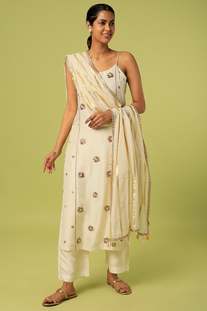 Ivory Hand Embroidered Kurta Set by Mona & Vishu at Pernia's Pop Up Shop