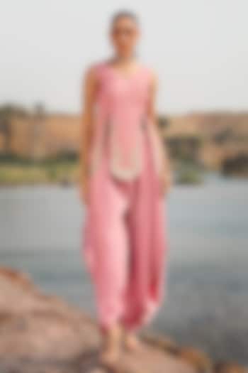 Carnation Pink Satin Hand Embroidered Kurta Set by Label Moni K at Pernia's Pop Up Shop