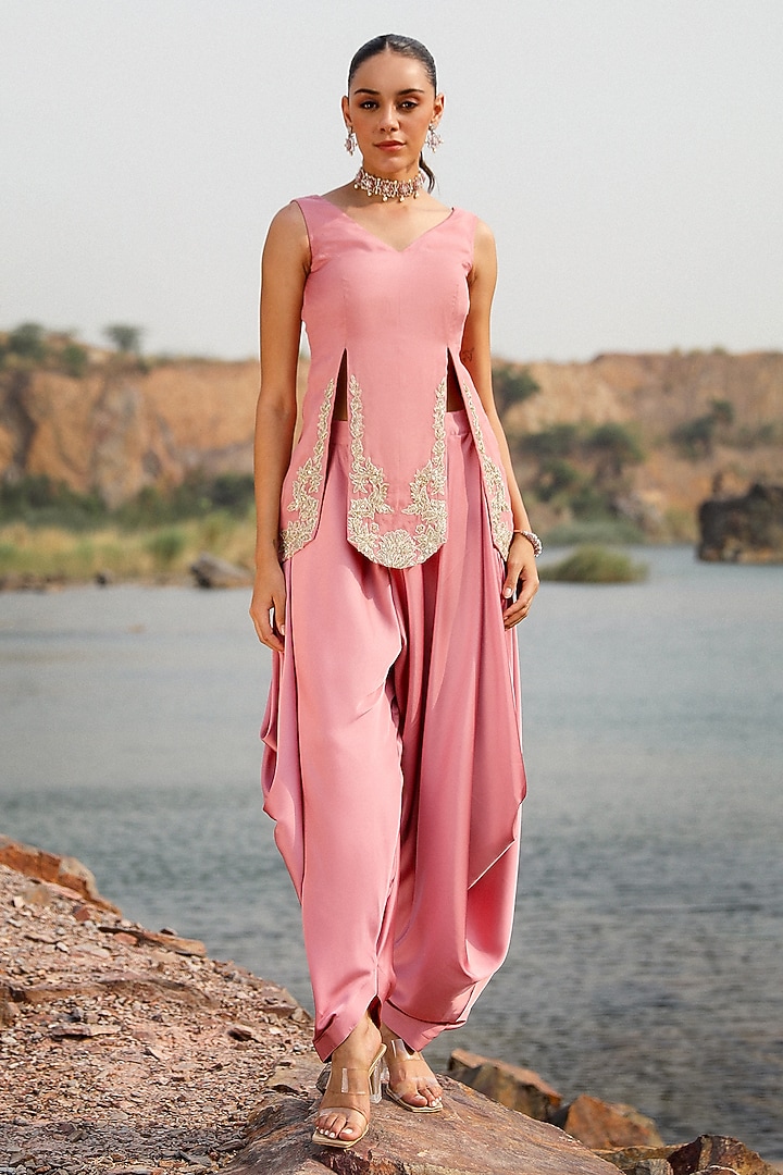 Carnation Pink Satin Hand Embroidered Kurta Set by Label Moni K at Pernia's Pop Up Shop