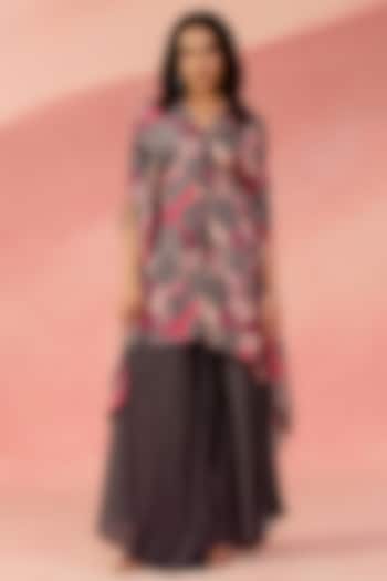 Black & Pink Crepe Abstract Printed Cape Set by Label Moni K at Pernia's Pop Up Shop