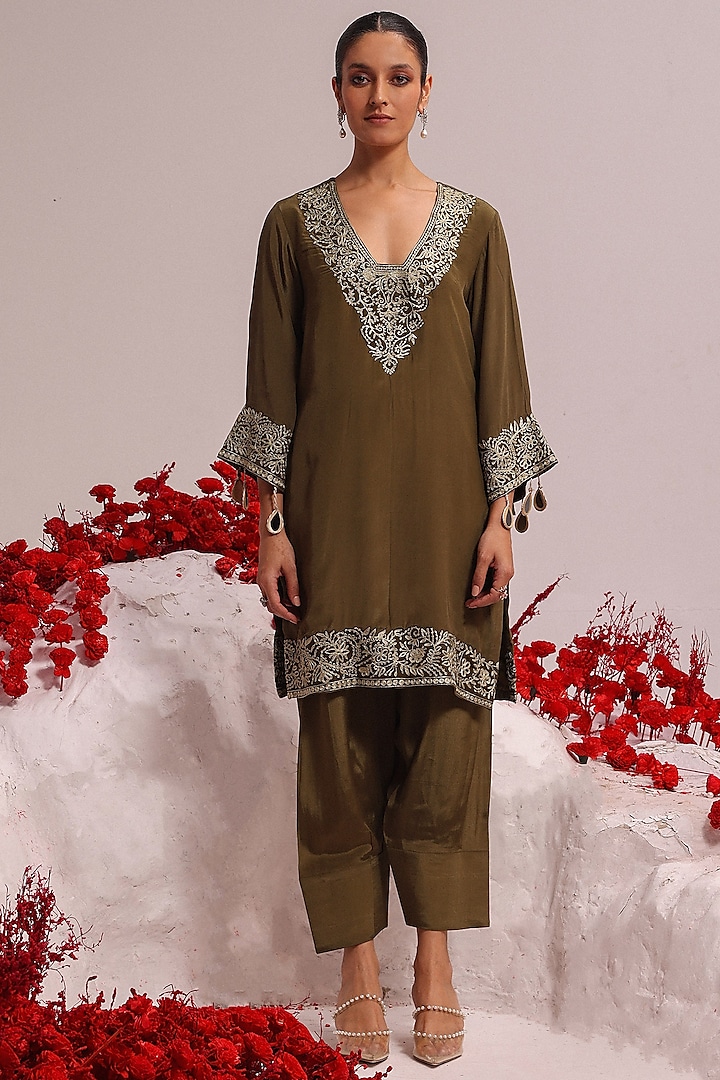 Olive Green Crepe Aari Work Kurta Set by Label Moni K at Pernia's Pop Up Shop