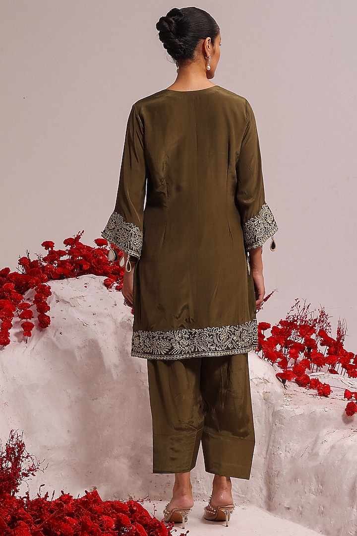 Olive Green Crepe Aari Work Kurta Set by Label Moni K at Pernia's Pop Up Shop