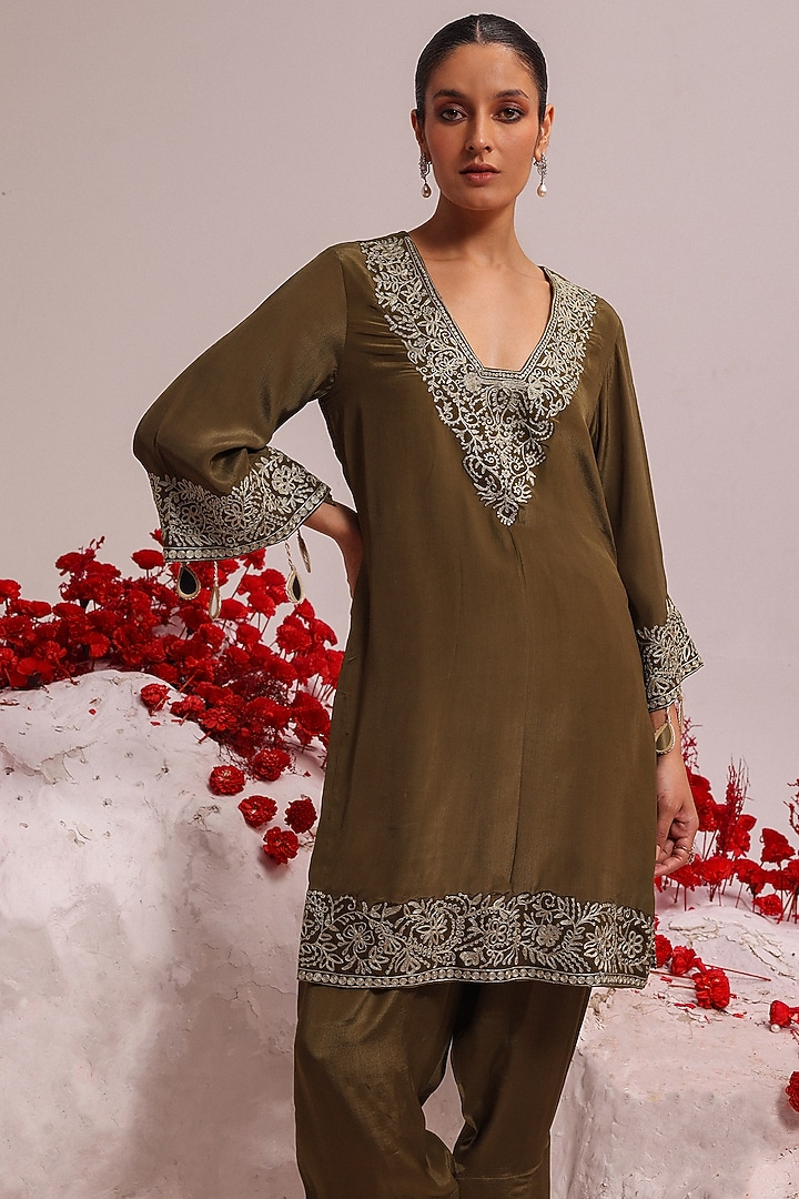 Olive Green Crepe Aari Work Kurta Set by Label Moni K at Pernia's Pop Up Shop