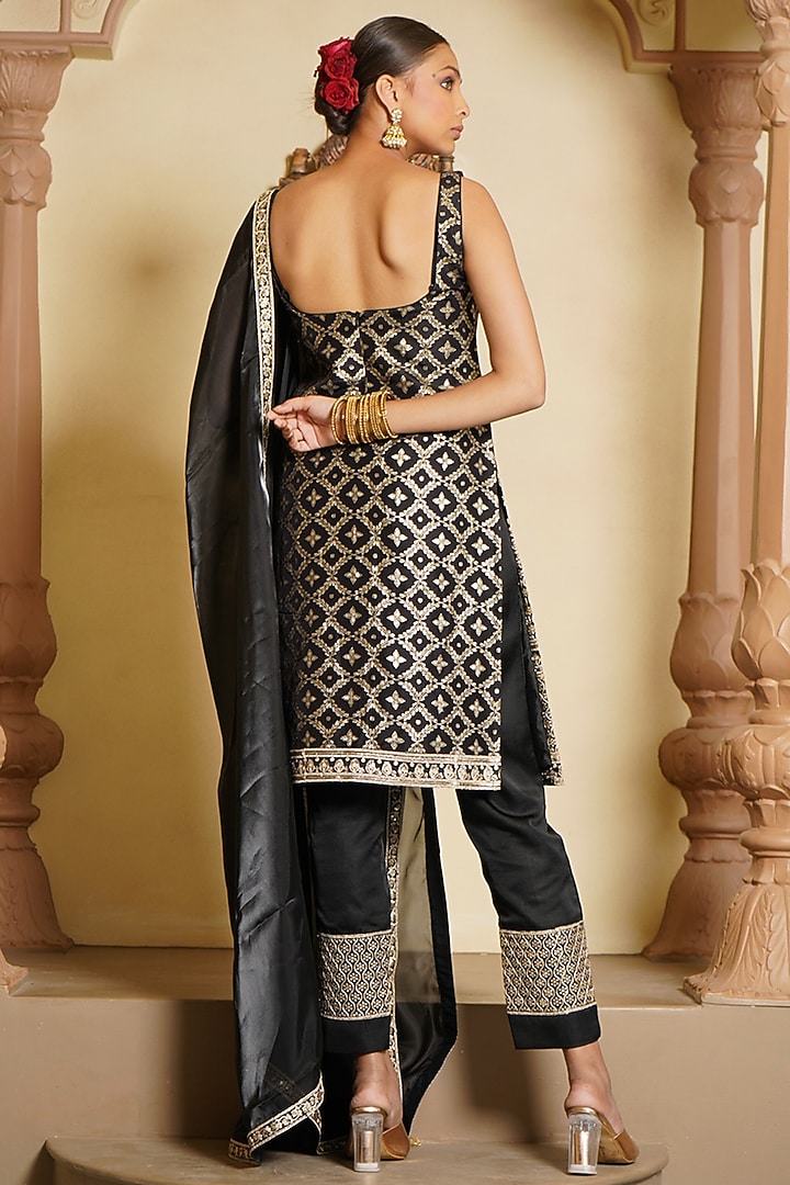 Black Bengaluru Silk Embroidered Kurta Set by Monk & Mei at Pernia's Pop Up Shop