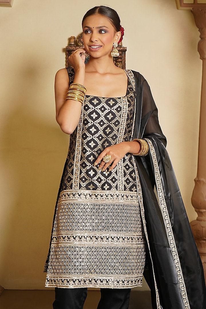 Black Bengaluru Silk Embroidered Kurta Set by Monk & Mei at Pernia's Pop Up Shop