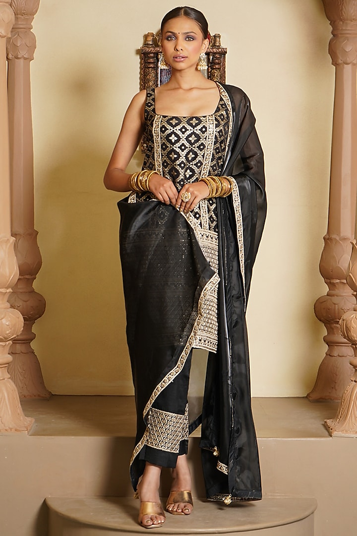 Black Bengaluru Silk Embroidered Kurta Set by Monk & Mei at Pernia's Pop Up Shop