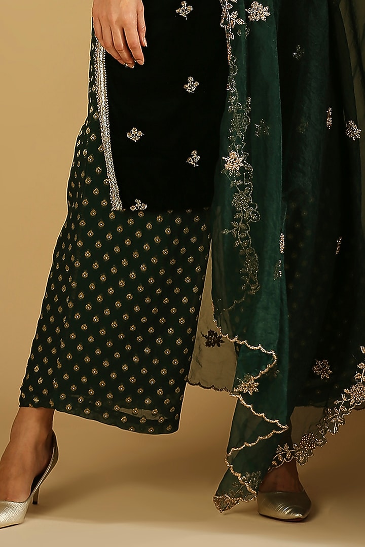 Emerald Green Velvet Embroidered Kurta Set by Monk & Mei at Pernia's Pop Up Shop