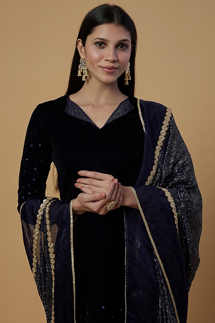 Midnight Blue Embroidered Kurta Set by Monk & Mei at Pernia's Pop Up Shop