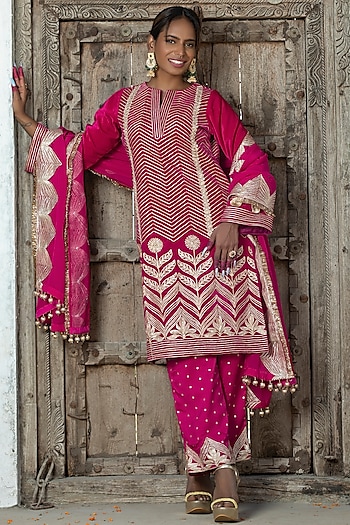 Fuchsia Pink Velvet Gota Embroidered Straight Kurta Set by Monk & Mei at Pernia's Pop Up Shop