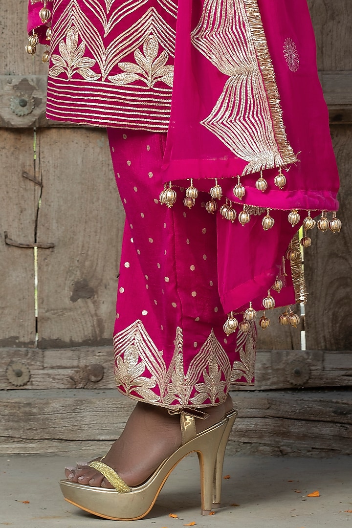 Fuchsia Pink Velvet Gota Embroidered Straight Kurta Set by Monk & Mei at Pernia's Pop Up Shop