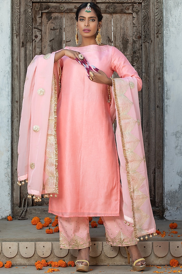 Salmon Pink Velvet Gota Embroidered Kurta Set by Monk & Mei at Pernia's Pop Up Shop