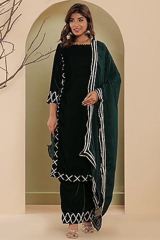 Green Velvet Kurta Set by House Of Jamoti