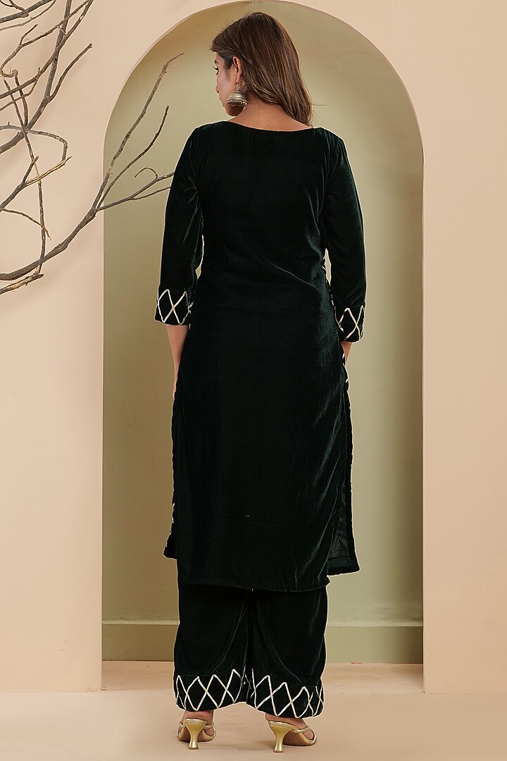 Green Velvet Kurta Set by House Of Jamoti at Pernia's Pop Up Shop
