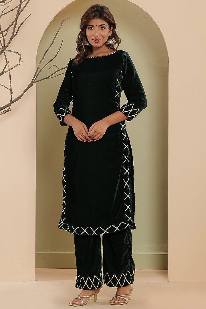 Green Velvet Kurta Set by House Of Jamoti at Pernia's Pop Up Shop
