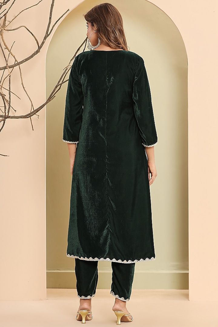 Green Velvet Lace Work Angrakha Kurta Set by House Of Jamoti at Pernia's Pop Up Shop
