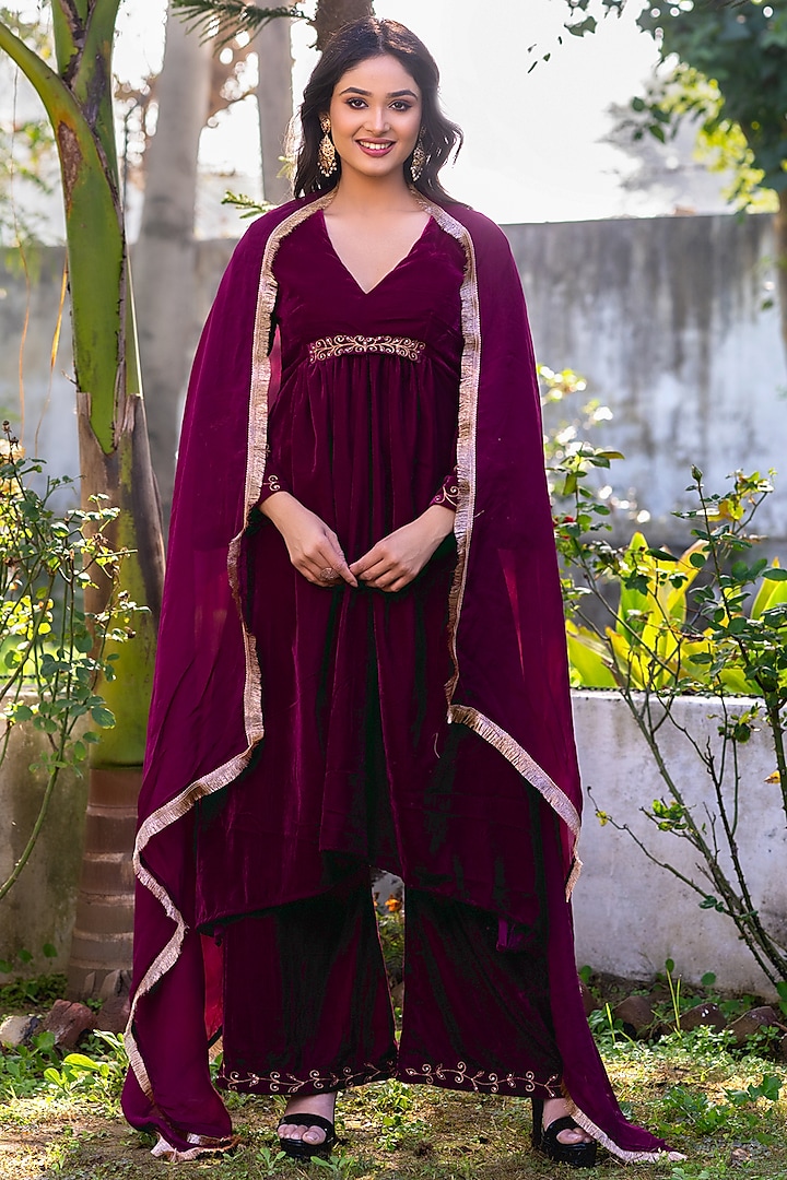 Burgundy Velvet Handwork Kurta Set by House Of Jamoti at Pernia's Pop Up Shop