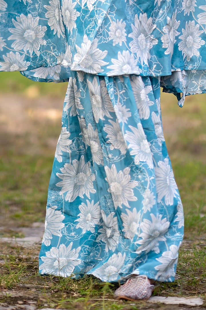 Blue Crepe Floral Printed Cape Set by House Of Jamoti at Pernia's Pop Up Shop