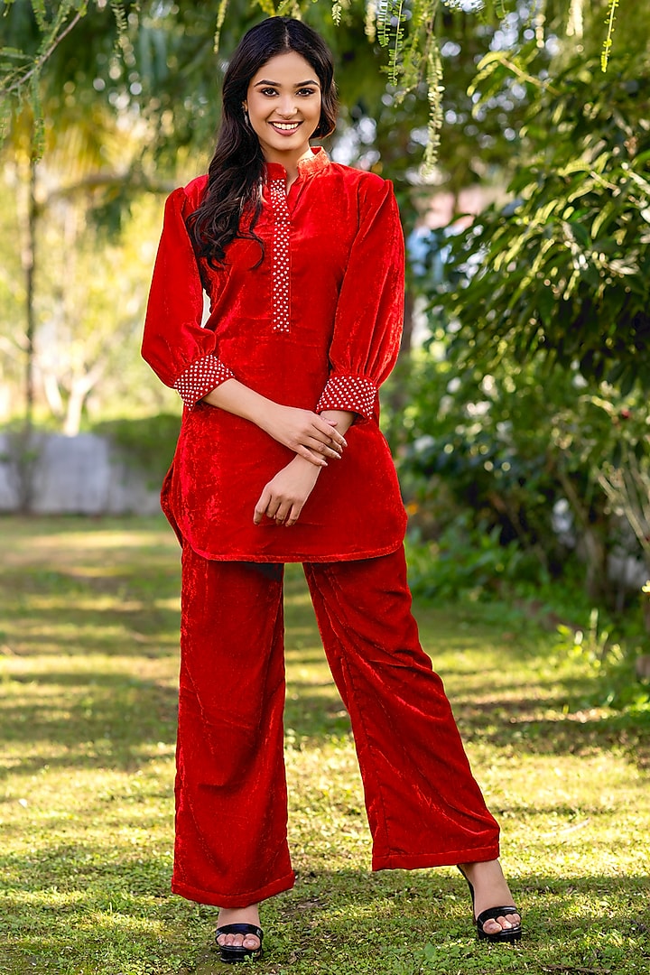 Red Velvet Embellished Kurta Set by House Of Jamoti at Pernia's Pop Up Shop