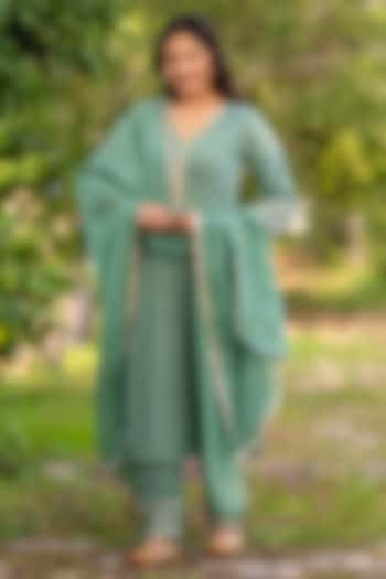 Green Velvet Lace Work Kurta Set by House Of Jamoti at Pernia's Pop Up Shop