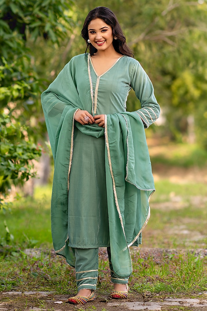 Green Velvet Lace Work Kurta Set by House Of Jamoti at Pernia's Pop Up Shop