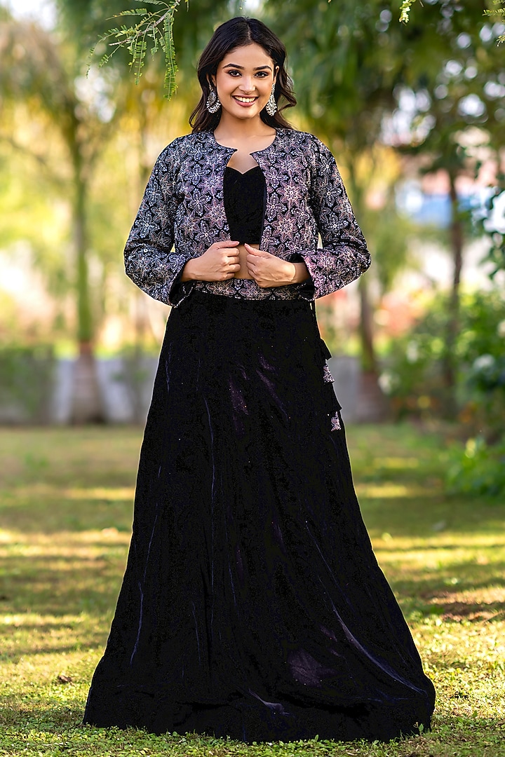 Black Velvet Embellished Jacket Lehenga Set by House Of Jamoti at Pernia's Pop Up Shop