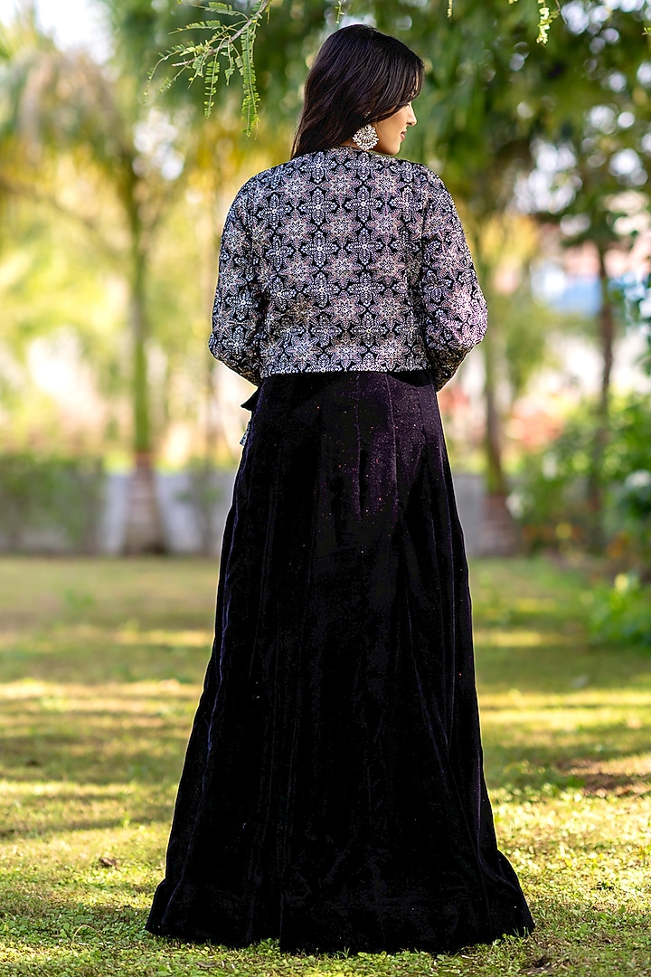 Black Velvet Embellished Jacket Lehenga Set by House Of Jamoti at Pernia's Pop Up Shop