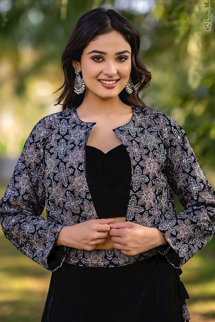 Black Velvet Embellished Jacket Lehenga Set by House Of Jamoti at Pernia's Pop Up Shop