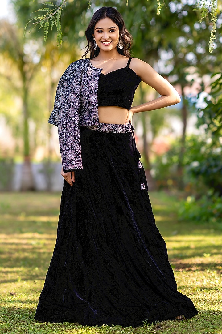 Black Velvet Embellished Jacket Lehenga Set by House Of Jamoti at Pernia's Pop Up Shop