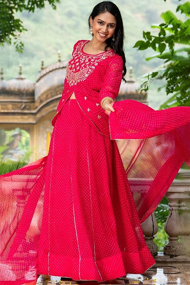 Pink Georgette Bandhani Lehenga Set by House Of Jamoti at Pernia's Pop Up Shop