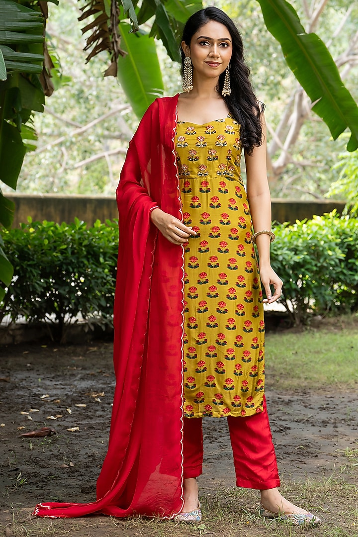 Green Upada Silk Printed & Handwork Kurta Set by House Of Jamoti at Pernia's Pop Up Shop