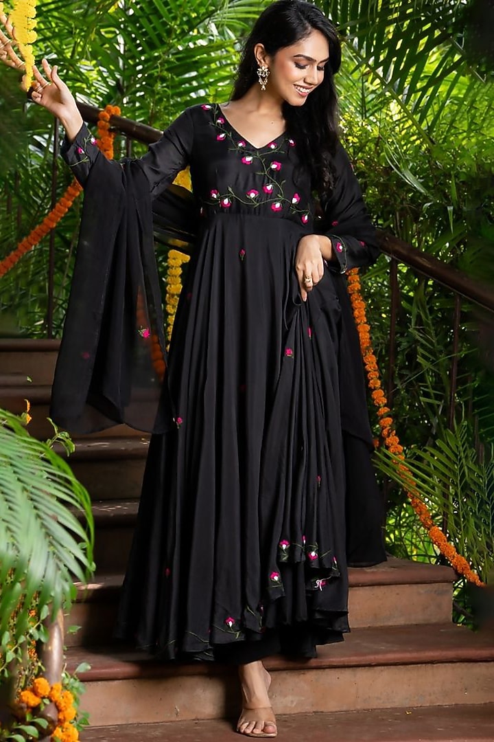 Black Muslin Silk Floral Embroidered Anarkali Set by House Of Jamoti at Pernia's Pop Up Shop