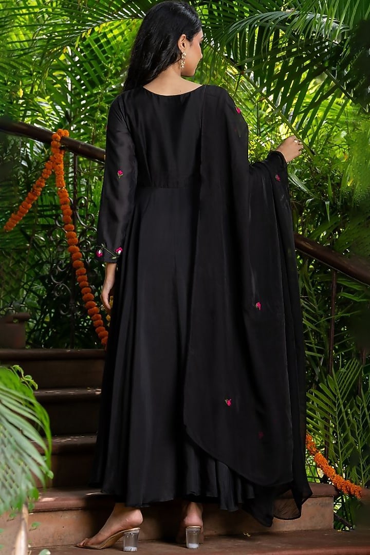 Black Muslin Silk Floral Embroidered Anarkali Set by House Of Jamoti at Pernia's Pop Up Shop