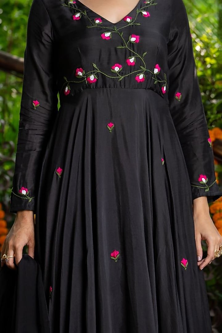 Black Muslin Silk Floral Embroidered Anarkali Set by House Of Jamoti at Pernia's Pop Up Shop