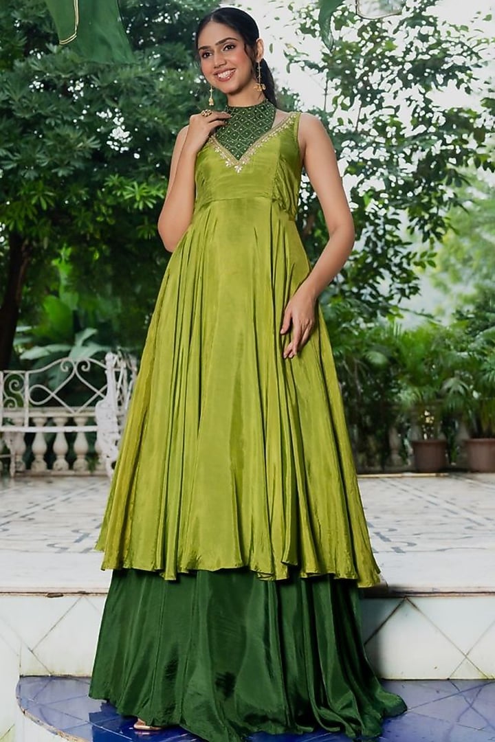 Green Upada Silk & Organza Embellished Kurta Set by House Of Jamoti at Pernia's Pop Up Shop